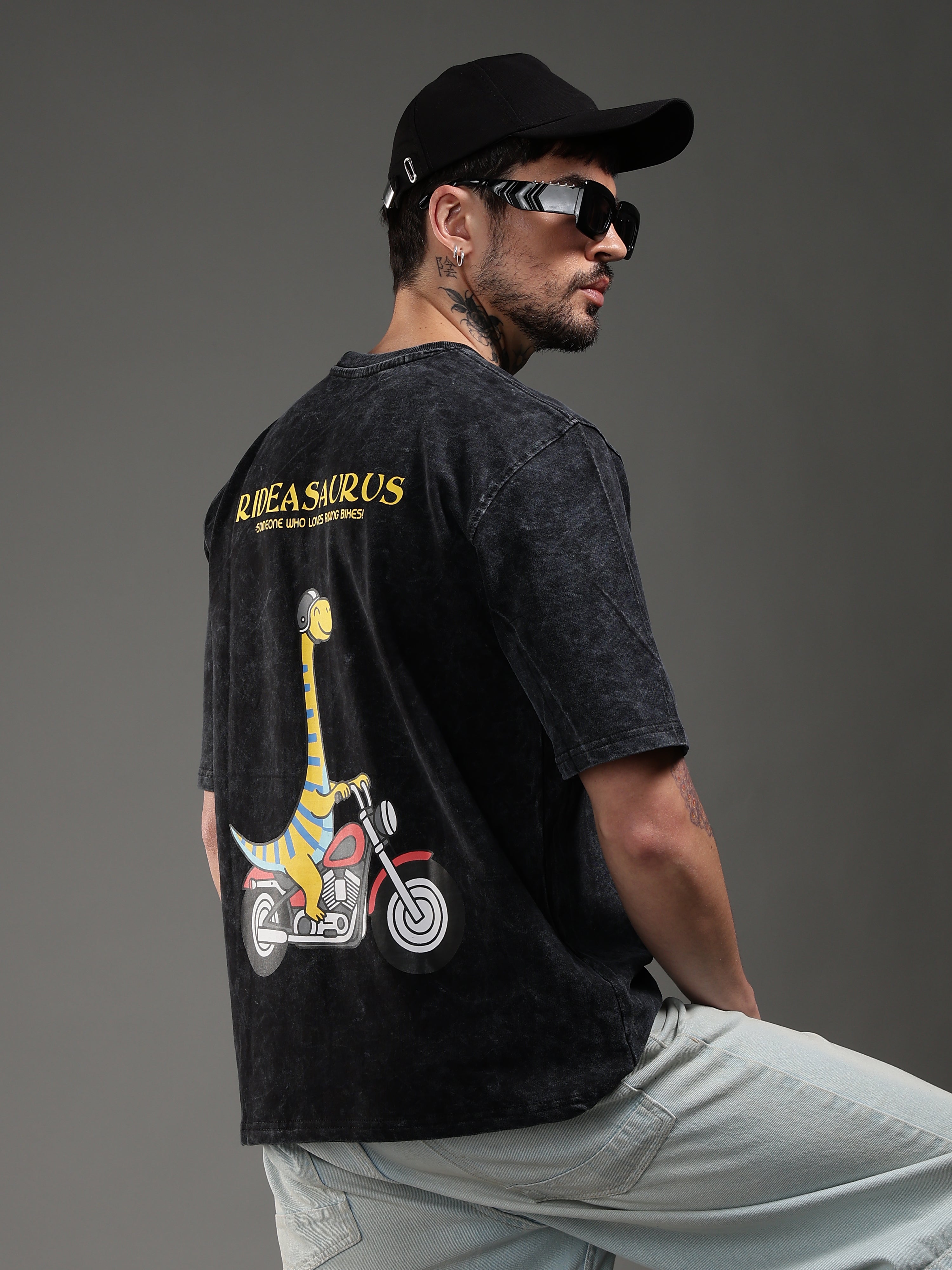Black acid wash oversized t-shirt side front angle streetwear