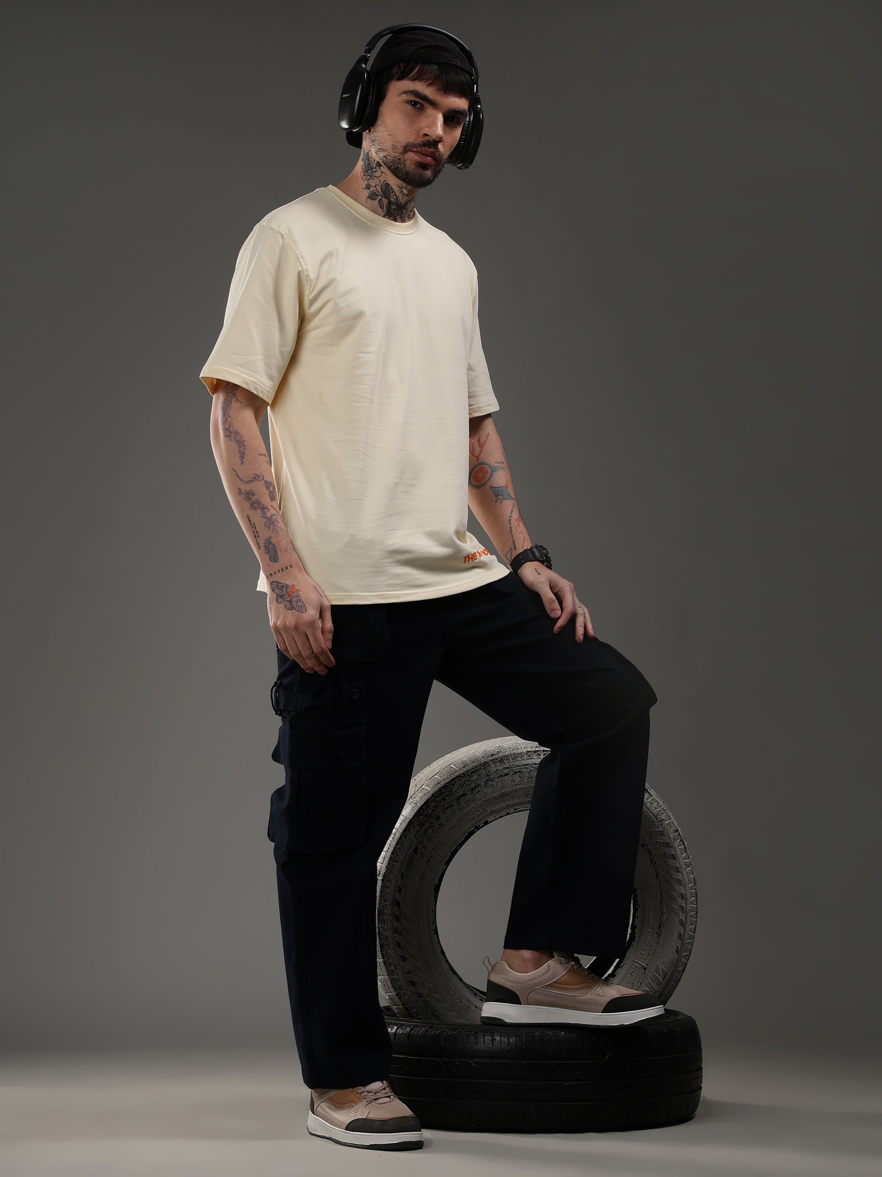 Sandal oversized t-shirt side view casual styling